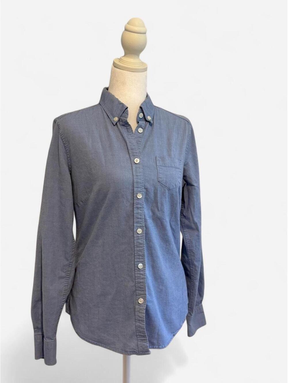American Eagle Women's M vintage chambray button down top
